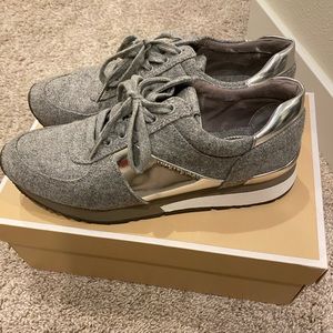 Michael Kors Allie Flannel Trainer 9.5 EUC